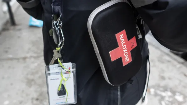 img of 纳洛酮：了解这种在全加拿大免费提供的阿片类药物过量逆转药物