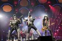 img of 回顾：长久的告别之吻在纽约麦迪逊广场花园结束，但虚拟化身已经崭露头角