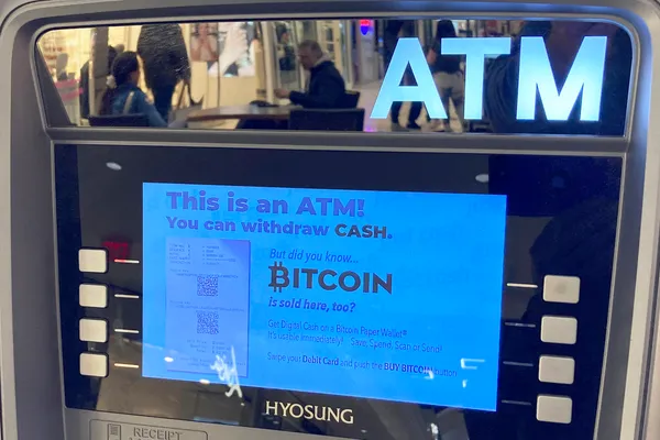 img of 比特币自2022年4月以来首次突破41000美元。价格飙升背后的原因是什么？