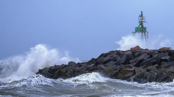 img of 挪威议员达成协议，开启北冰洋深海开采计划