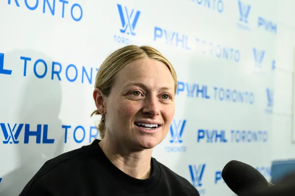 img of 海斯梅开二度，明尼苏达险胜多伦多的PWHL热身赛