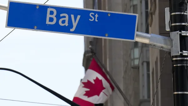 img of 加拿大标普/多伦多股市午后交易下滑，美国股市表现不一