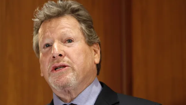 img of 《爱情故事》、《纸月亮》、《佩顿小镇》和《巴瑞·林登》主演瑞恩·奥尼尔去世，享年82岁