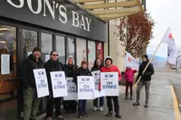 img of 卑诗省坎卢普斯市的哈德逊湾公司工人罢工