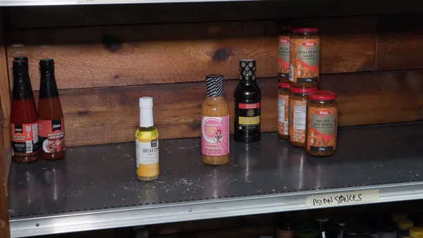 img of '每个人都在挣扎'：卑诗省食品银行称假日期间捐赠减少