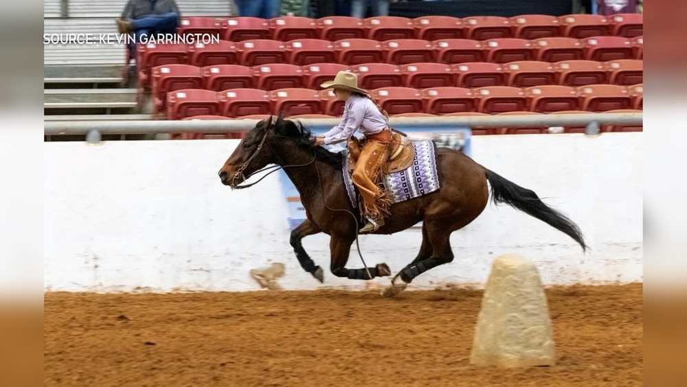 img of 阿尔伯塔省女孩在首届极限牛仔赛中获得世界冠军