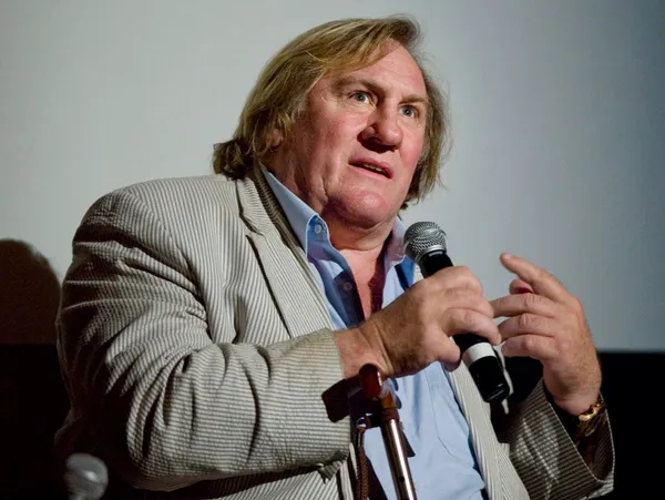 img of 热拉尔·德帕迪约因摄像机捕捉到的粗鲁评论被取消魁北克勋章