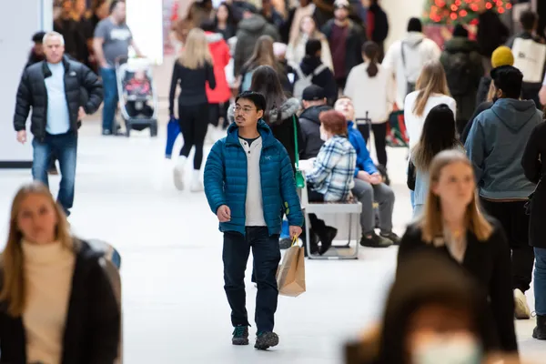 img of 加拿大人对经济的担忧如何影响他们的消费习惯