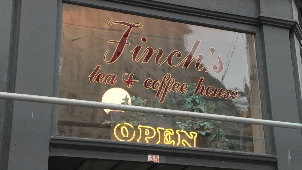 img of 温哥华咖啡馆艰难经营，呼吁社区援助