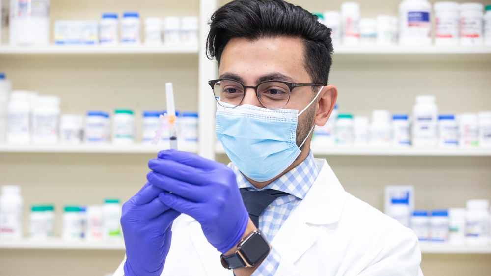 img of 流感季增长，新研究揭示“长流感”影响，专家敦促接种流感疫苗