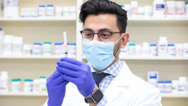 img of 流感季增长，新研究揭示“长流感”影响，专家敦促接种流感疫苗