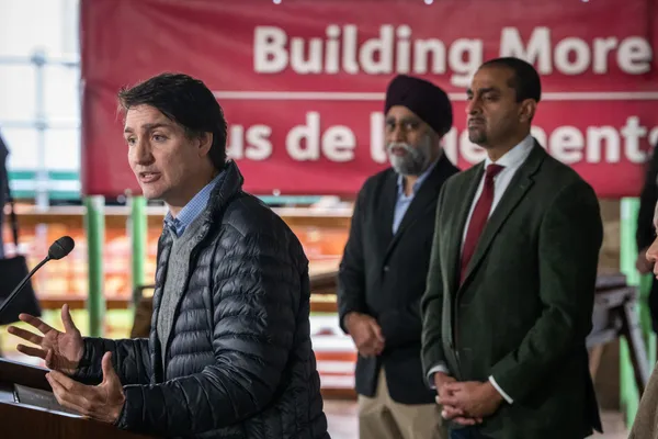 img of 特鲁多承诺向温哥华提供1.15亿资助，建设4万套住房