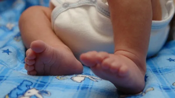 img of 温哥华夫妇因生子遭公寓业主处罚，违反房屋入住限制