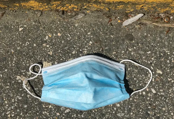 img of 2023假期来临，口罩成为美国景观的偶发特征