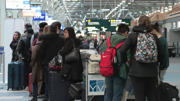 img of 温哥华机场为假期高峰预计本周55万+旅客的到来