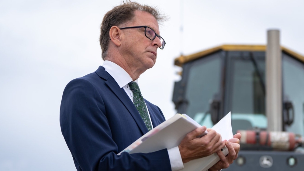 img of 外国训练的数百名医生提升了不列颠哥伦比亚省的家庭医学，迪克斯说