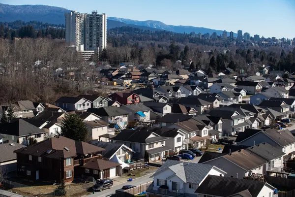 img of 随着债券市场预期利率降息，五年期固定房屋贷款利率跌破5%