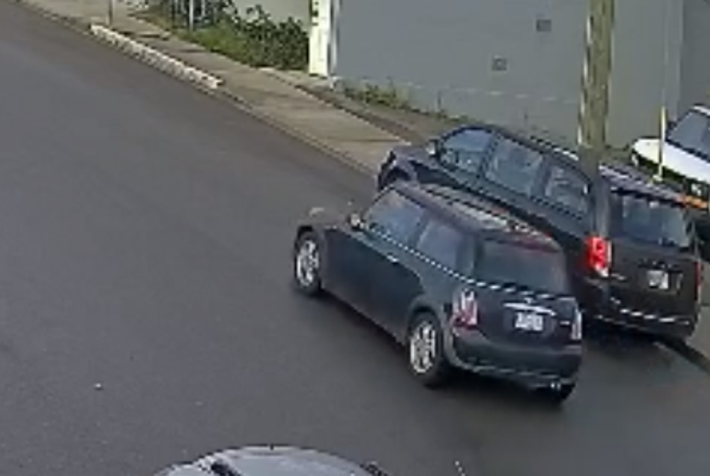 img of 维多利亚警方正在寻找逃逸肇事司机，该车手碰撞了一个骑自行车的人后将其送往医院