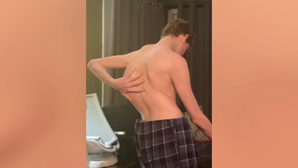 img of 卑诗省的一名男子发现生命关键手术再次延迟，而他正要前往医院