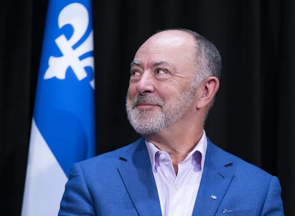 img of 克里斯蒂安·迪比表示，他的医疗改革不会“轰轰烈烈”，但批评人士感到担忧