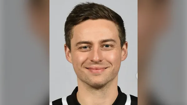 img of 温哥华高中教师在世界青年冰球锦标赛上执法