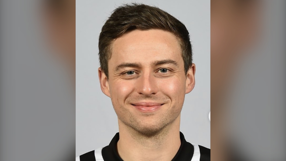 img of 温哥华高中教师在世界青年冰球锦标赛上执法