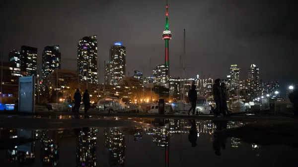 img of 在新年前夕，钱袋的担忧和对国外冲突的考虑影响了新年前夜的开支计划