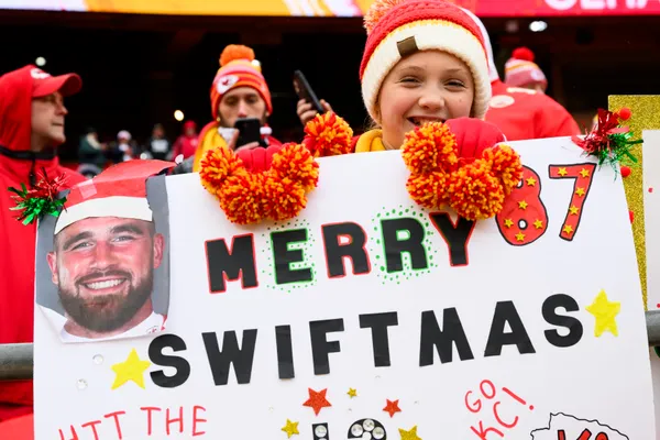 img of 特拉维斯·凯尔斯透露泰勒·史莱特的兄弟奥斯汀送给他甜蜜的圣诞礼物