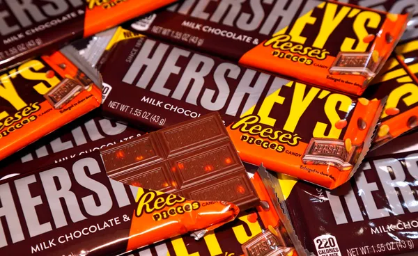 img of 佛罗里达妇女因Reese's糖果缺乏艺术细节起诉Hershey公司