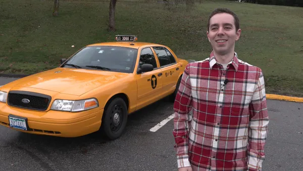 img of 卑诗省男子购买“标志性”纽约市出租车，驾驶它横穿美国大陆
