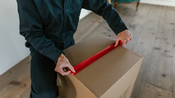 img of 如何合理规划横跨国家的搬迁？专家建议：注意工作和生活成本