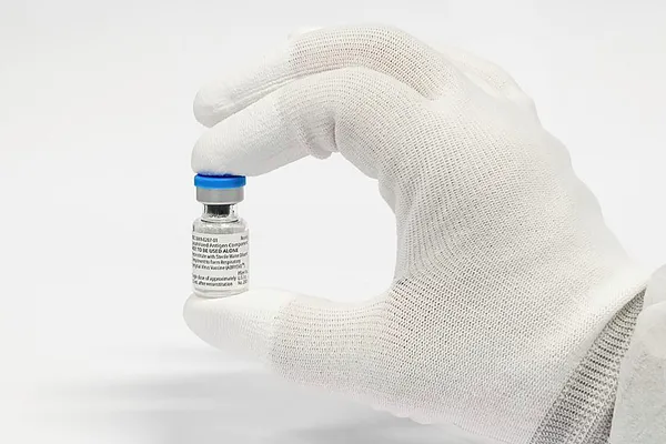 img of RSV疫苗是否像流感疫苗一样给人群接种，将会发生什么？