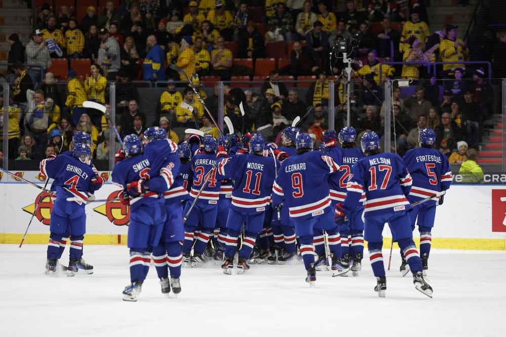 img of 美国击败芬兰，瑞典击败捷克共和国，将为世界青年冰球冠军争夺金牌