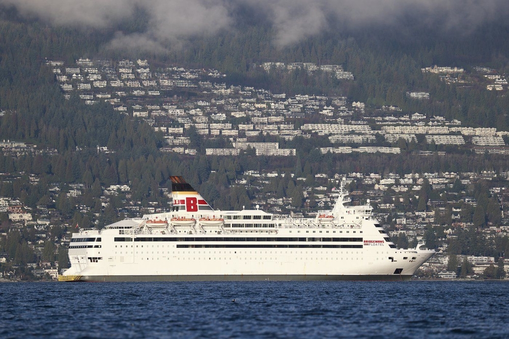 img of 加拿大BC省“浮舟”号抵达，将为Squamish的LNG建设工人提供住宿