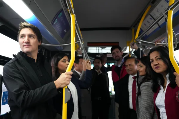 img of 议会山更环保？下议院考虑用电动车替换穿梭巴士