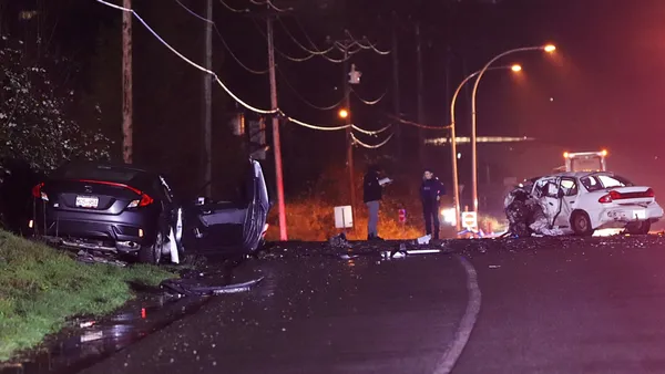 img of 枫树岭道路关闭数小时后，1人因严重车祸被送医院