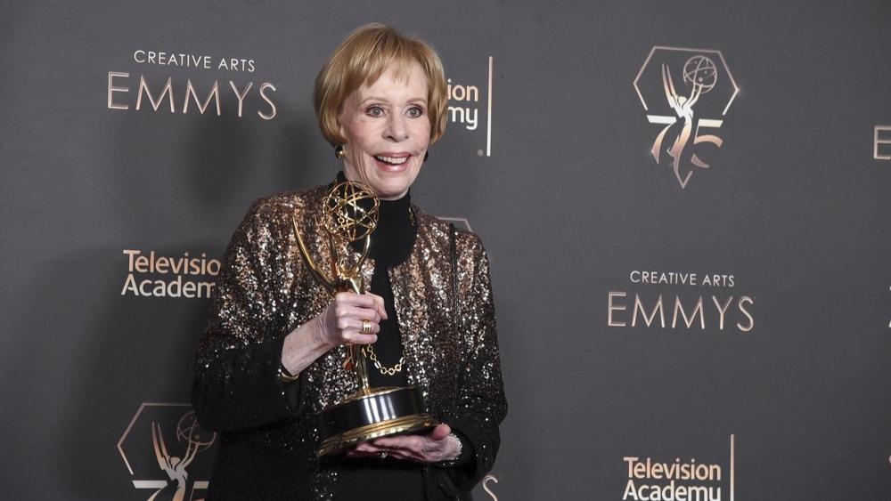 img of 巴拉克·奥巴马、约翰·穆兰尼和卡罗尔·伯内特是创意艺术艾美奖的获奖者之一