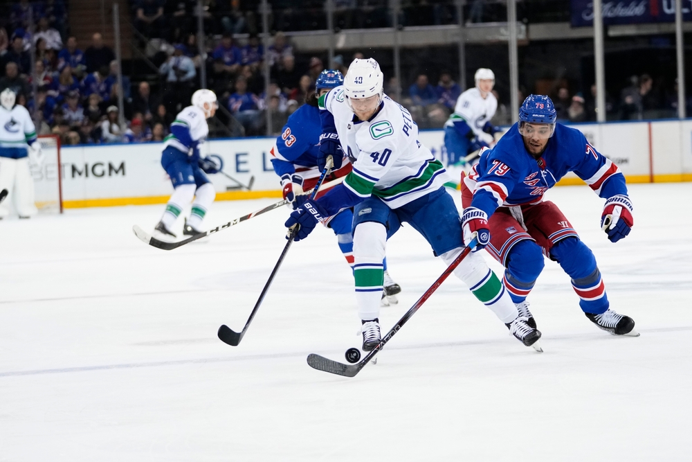 img of 佩特森和霍格兰德各进两球，温哥华鳗鱼队以6-3击败纽约游骑兵队