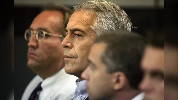 img of Jeffrey Epstein的2016年新公开的证词中数百次引用第五修正案