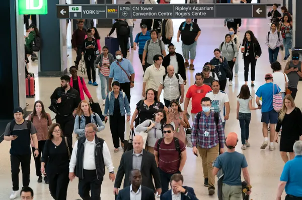 img of 加拿大非永久居民入境限制可能会加剧2024年衰退：德嘉丹报告